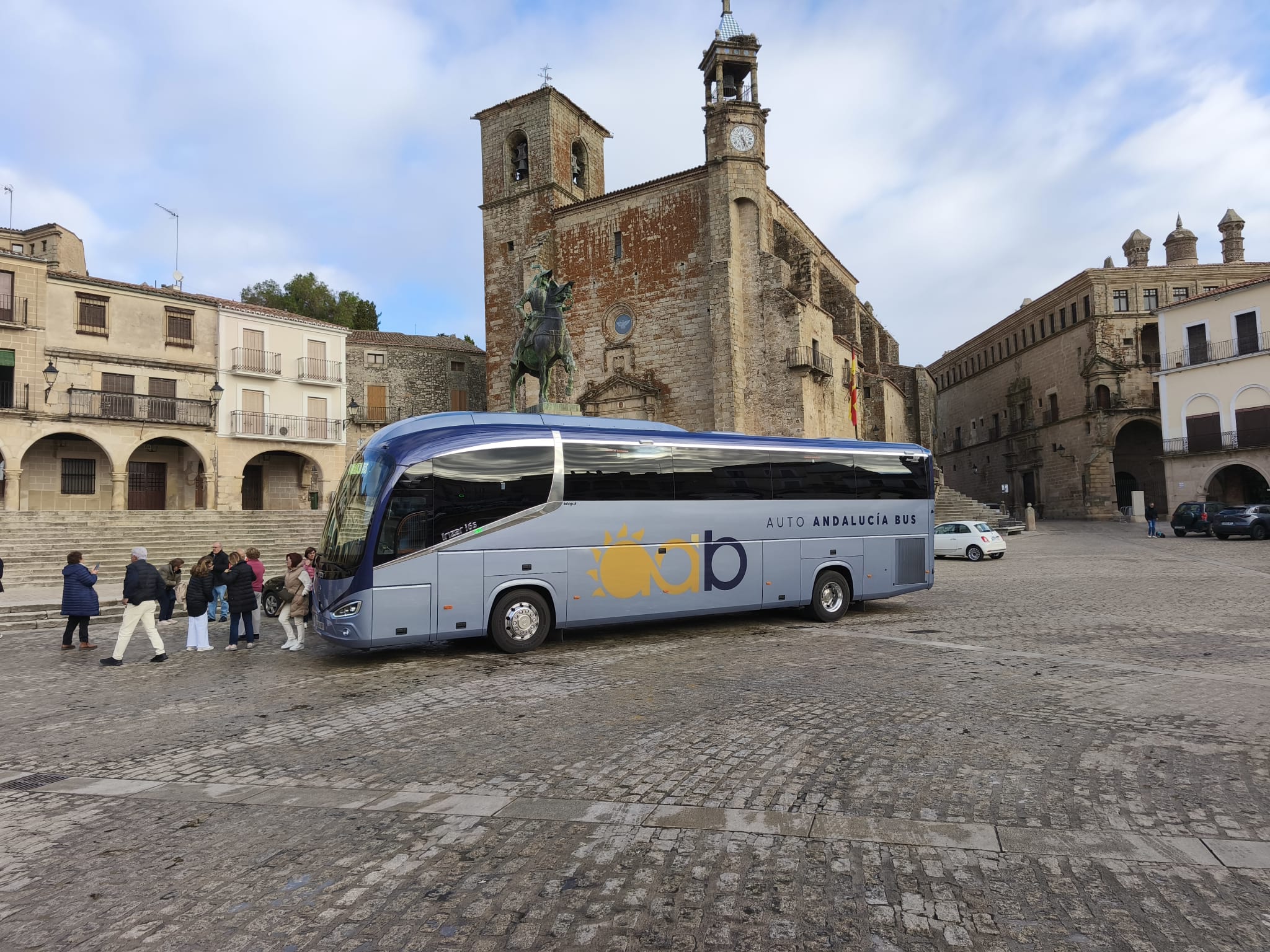 quién debe usar los cinturones de seguridad en un autobús